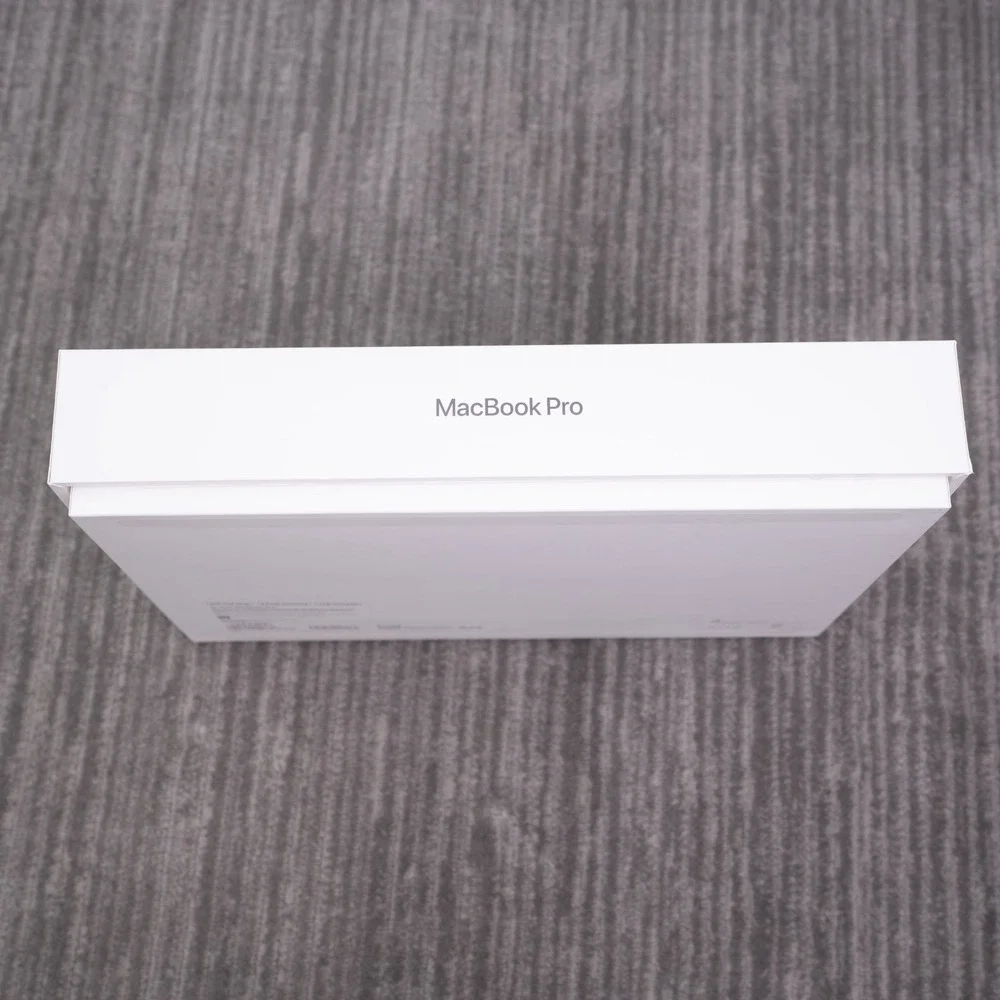 2025 Apple MacBook Pro 16 inch 34 GB 1TB M5 Pro Chip (EMPTY BOX ONLY)